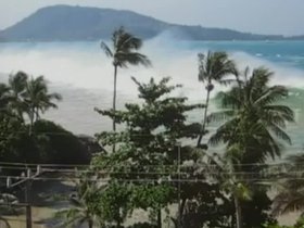 thai short video Wave coming into small bay.wmv.webm